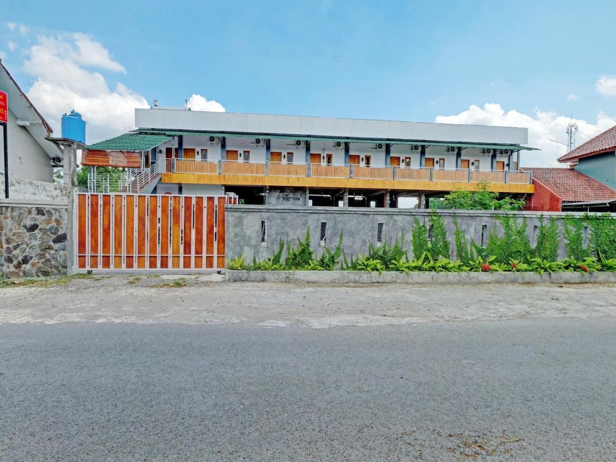 Oyo 90325 Pondok Dnayu Syariah Jarakan Exterior photo